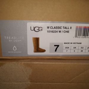 Ugg classic tall chestnut woman size 7 NIB mint
